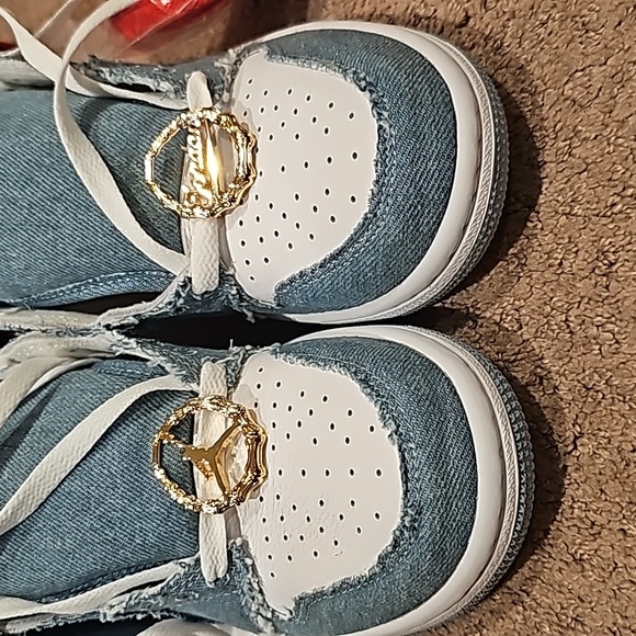 Nike Air Jordan 1 Retro Hi OG - Picture 3 of 8